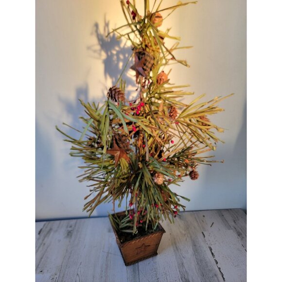 Unique rustic star tree cranberry Xmas home decor tabletop figure - Picture 2 of 10